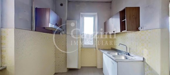 4 rooms Apartment in Rome, Italy No. 27344 8