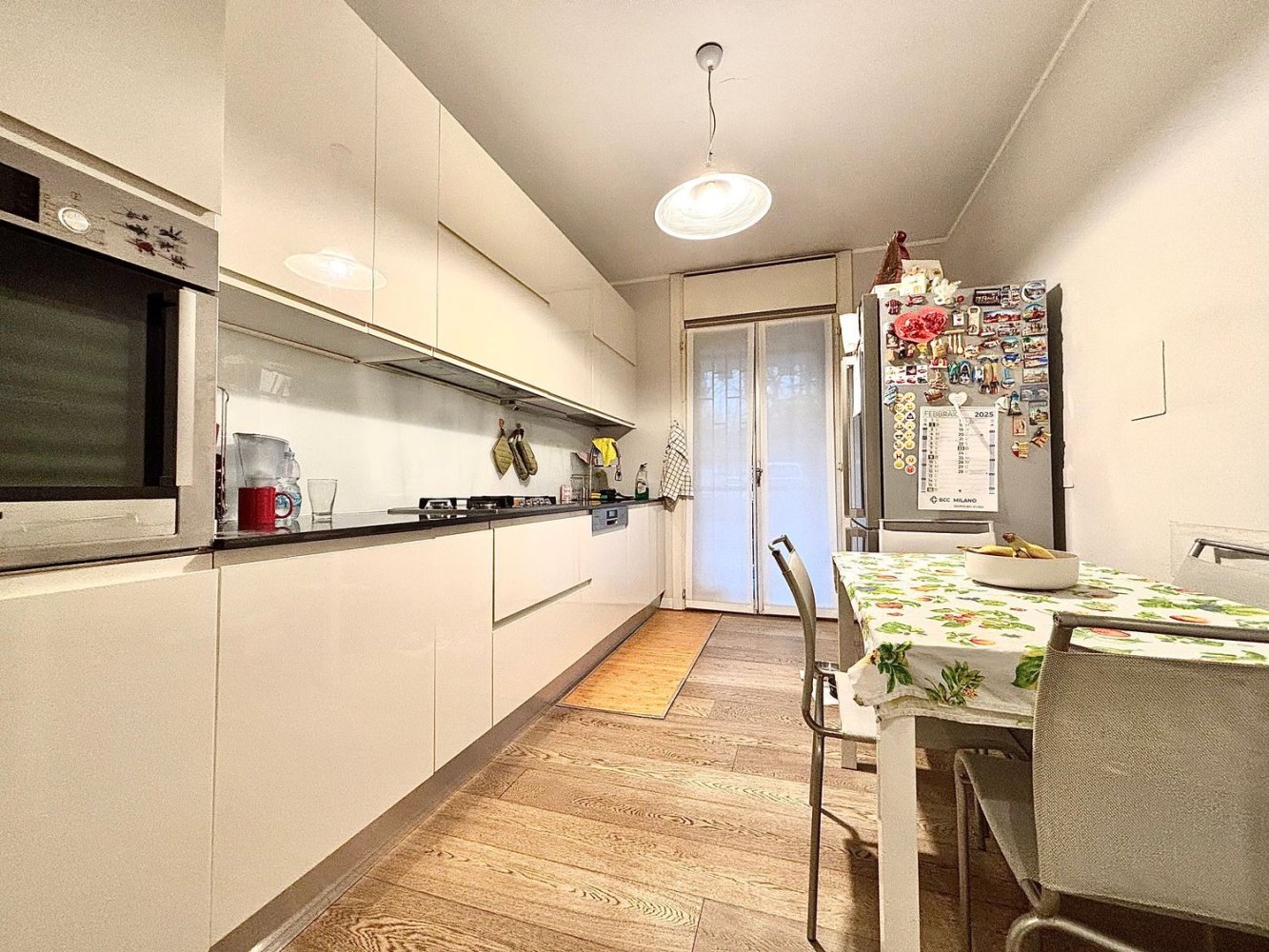 4-salle Appartement à Basiglio, Italy No. 94328