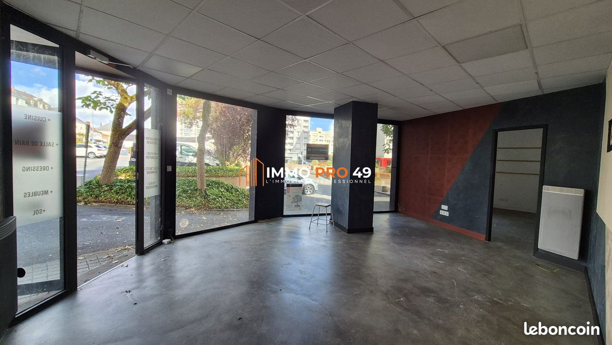 55m² Commercial property in Cholet, France No. 342040