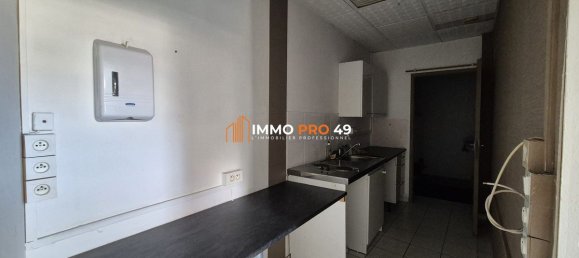 55m² Commercial property in Cholet, France No. 342040 3