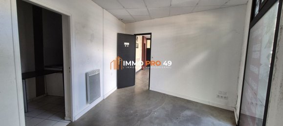 55m² Commercial property in Cholet, France No. 342040 2