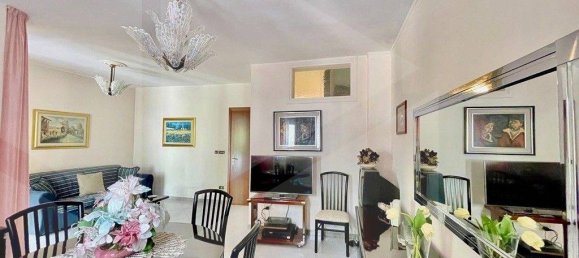 5 rooms Apartment in Altamura, Italy No. 19047 13