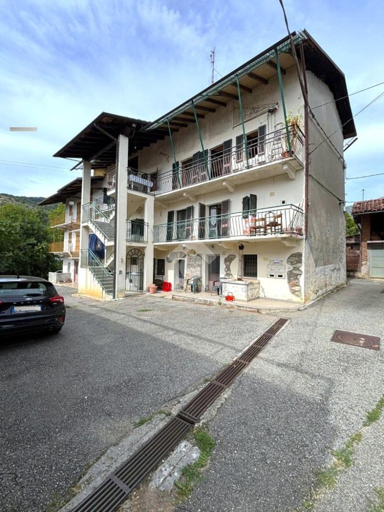 2 bedrooms Apartment in Forno Canavese, Italy No. 299970