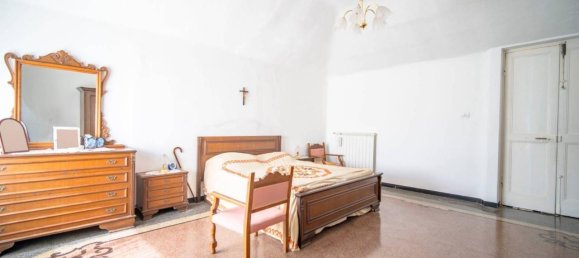 7 rooms Apartment in Genoa, Italy No. 29053 15