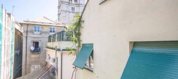 7 rooms Apartment in Genoa, Italy No. 29053 3