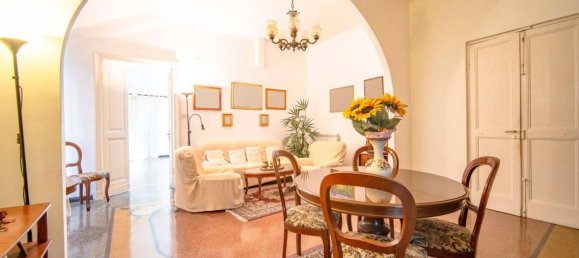 7 rooms Apartment in Genoa, Italy No. 29053 6