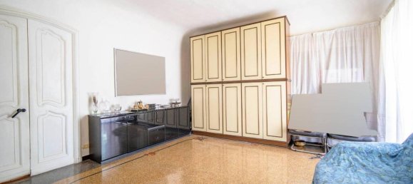 7 rooms Apartment in Genoa, Italy No. 29053 16