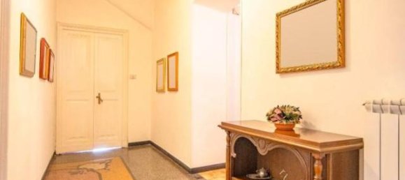 7 rooms Apartment in Genoa, Italy No. 29053 10