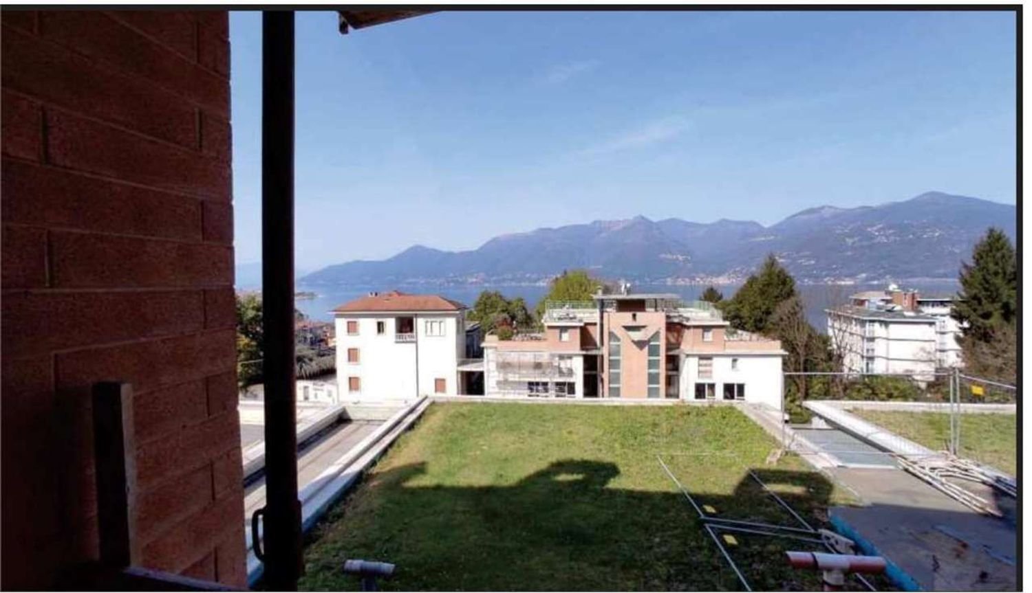 Квартира с 3 комнатами в Луино, Италия № 179942