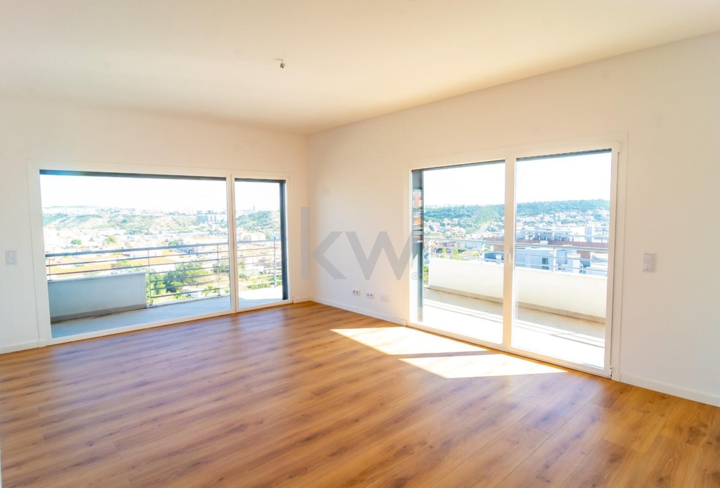 Дуплекс с 3 спальнями в Одивелаш, Португалия № 86462