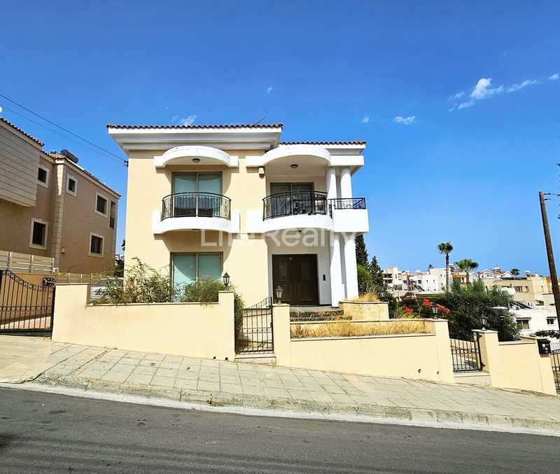 5 chambres Maison à Agios Athanasios, Cyprus No. 7524