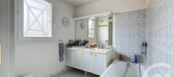 3 Schlafzimmer Haus in Champs-sur-Marne, France, Nr. 324562 9