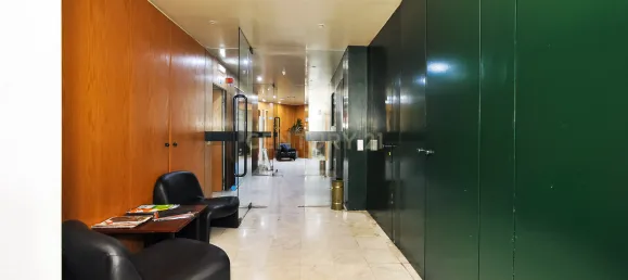 2230m² Building in Lisbon, Portugal No. 98177 5