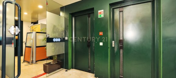 2230m² Building in Lisbon, Portugal No. 98177 4