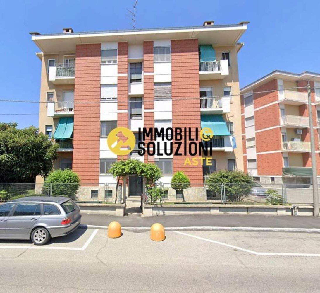 3-salle Appartement à Vercelli, Italy No. 43789