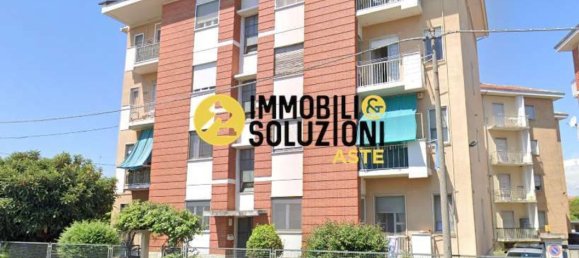 3-salle Appartement à Vercelli, Italy No. 43789 17