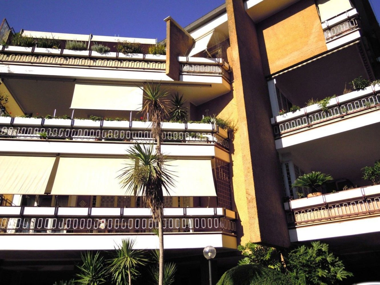 Квартира с 3 комнатами в Рим, Италия № 11102