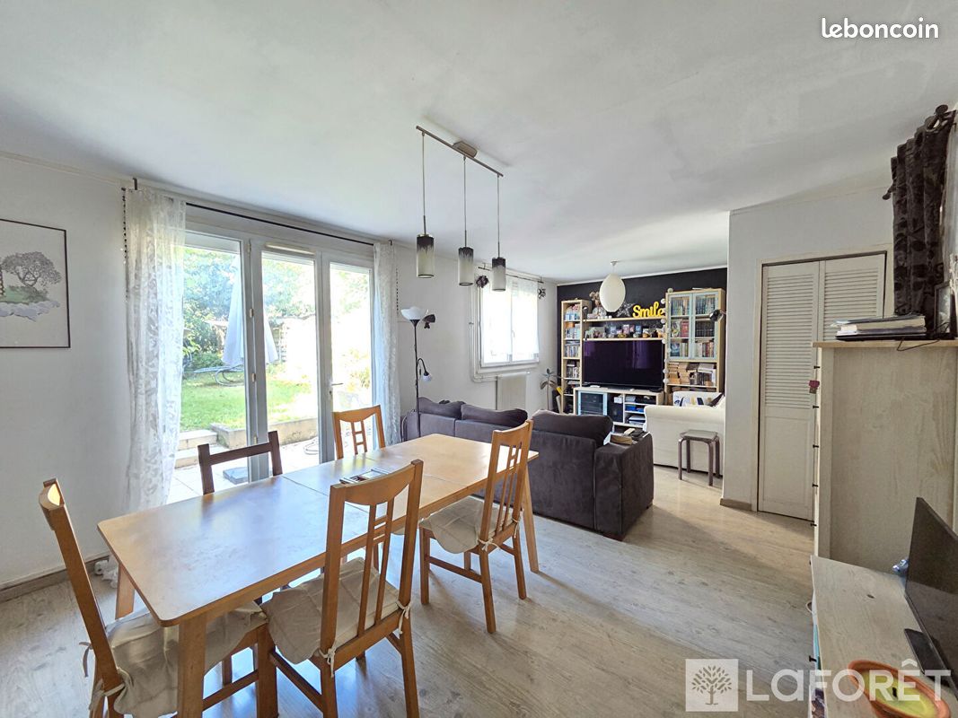 4 bedrooms House in Massy, France No. 288792