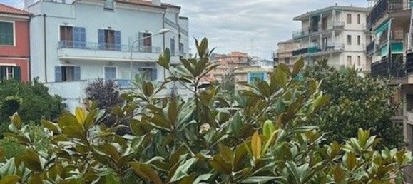 2-salle Appartement à Borghetto Santo Spirito, Italy No. 276519 32