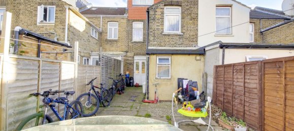 4 bedrooms House in London, United Kingdom No. 13463 5