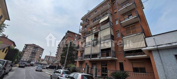 2 bedrooms Apartment in Turin, Italy No. 8734 2