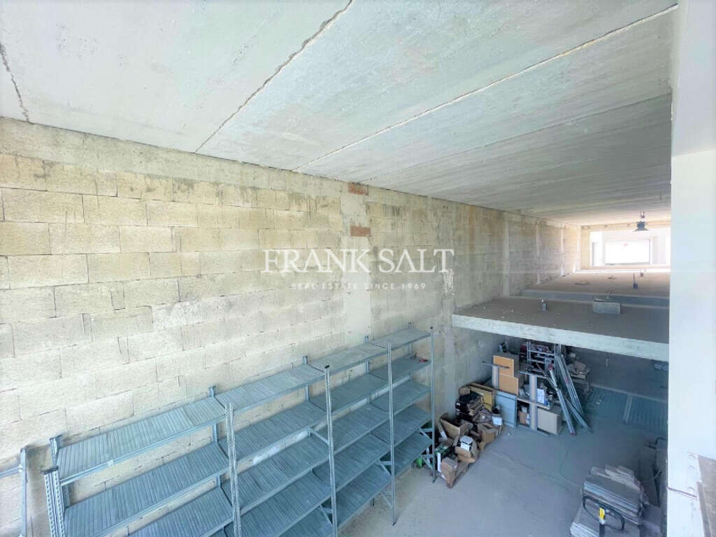  مبنى تجاري في Zebbug, Malta 800متر مربع رقم 12374