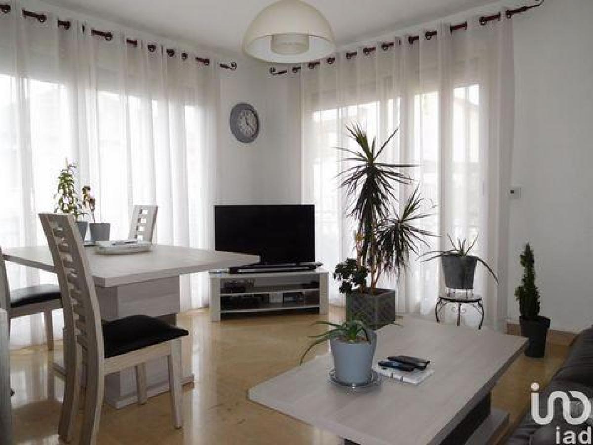 2 bedrooms Condo in Argenteuil, France No. 35765