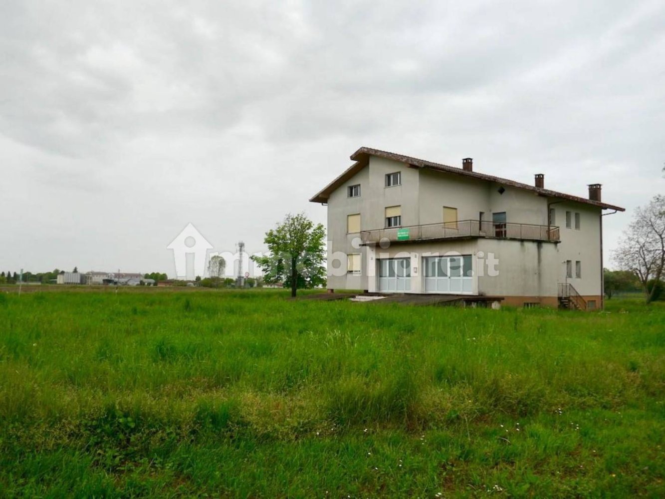 4 bedrooms Villa in Pordenone, Italy No. 402058