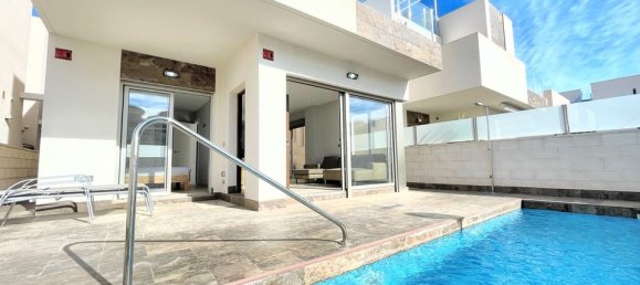 3 bedrooms Villa in Alicante, Spain No. 177089 2