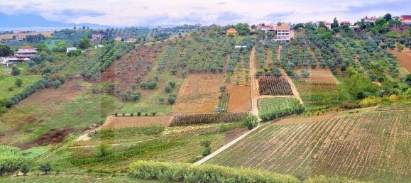 Apartamento de 4 habitaciónes en Spoltore, Italy No. 17824 17