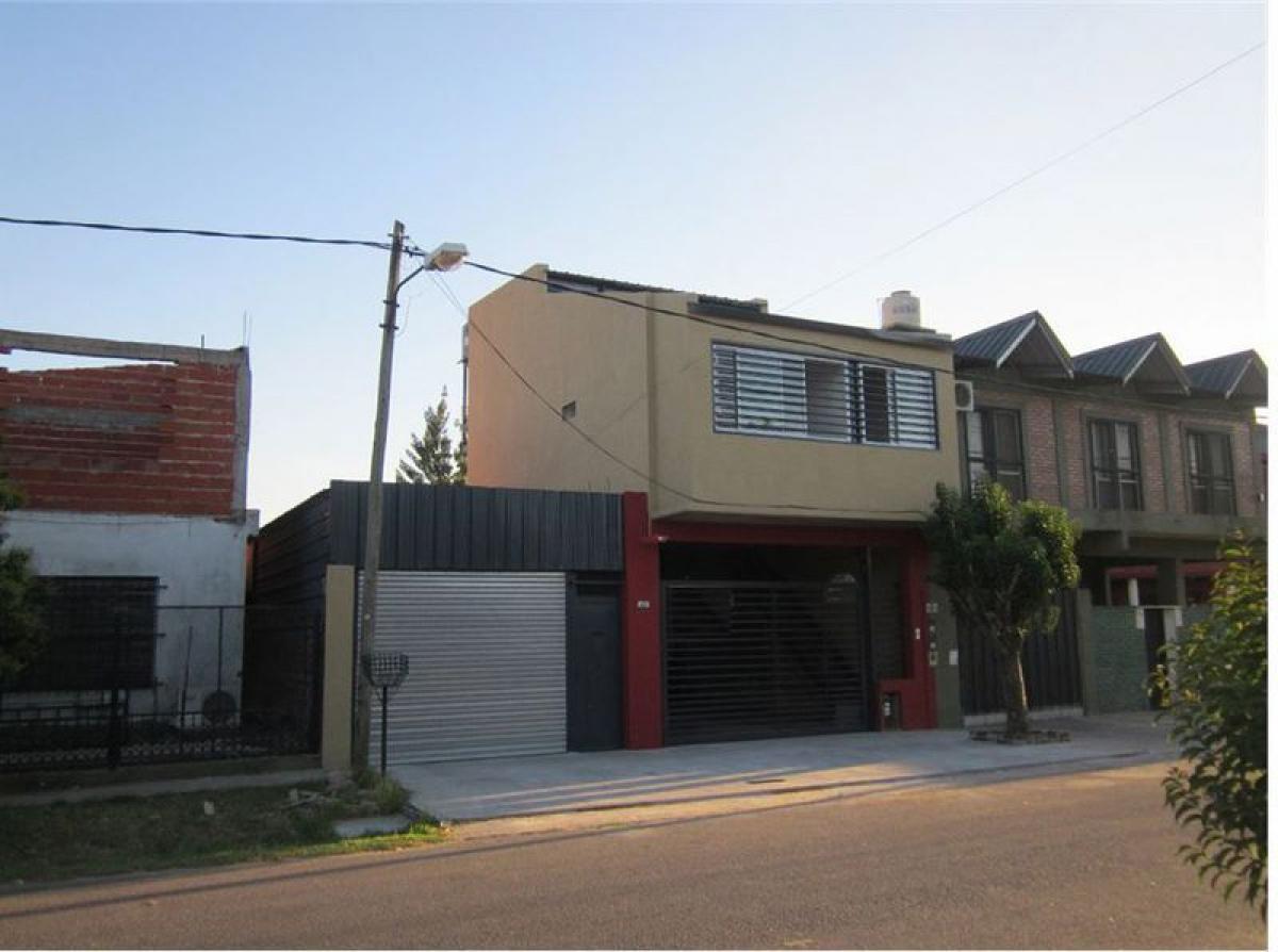 2 bedrooms House in Berazategui, Argentina No. 18926