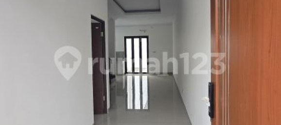 Casa de 3 dormitorios en Jakarta, Indonesia No. 2633 14