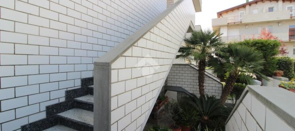 Квартира с 5 комнатами в Пескара, Италия № 159972 24