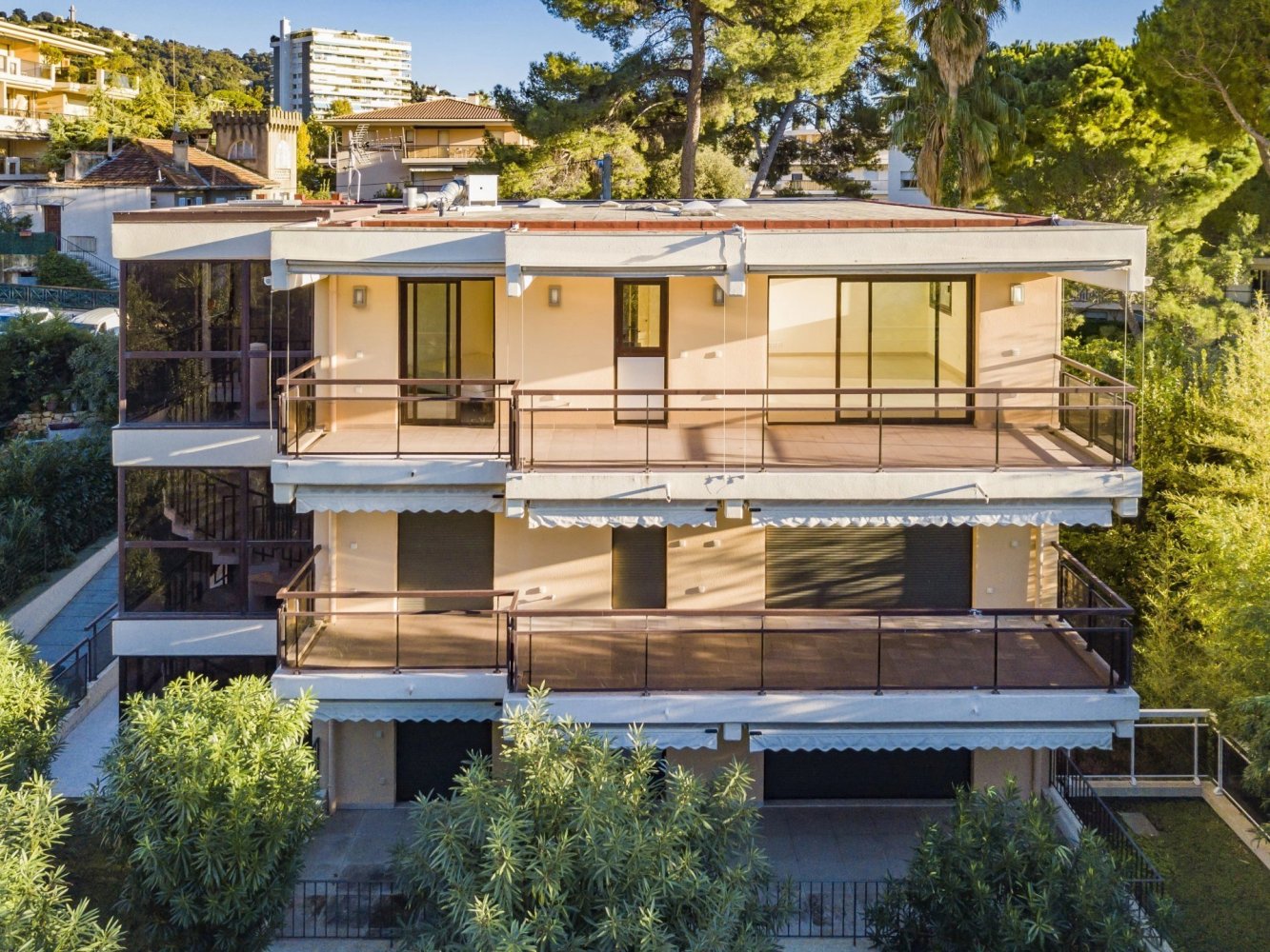 Apartamento de 10 dormitorios en Cannes, France No. 38302