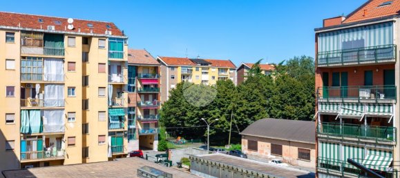 2-salle Appartement à Turin, Italy No. 2983 14