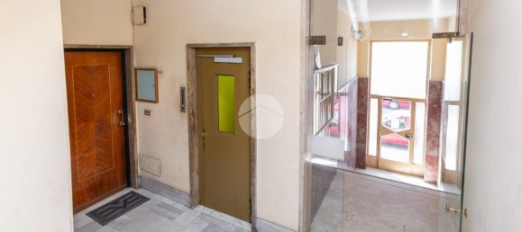 2-salle Appartement à Turin, Italy No. 2983 4