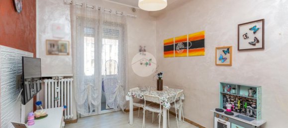 2-salle Appartement à Turin, Italy No. 2983 13