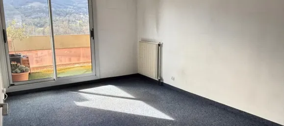 Apartamento de 3 dormitorios en Echirolles, France No. 299765 11