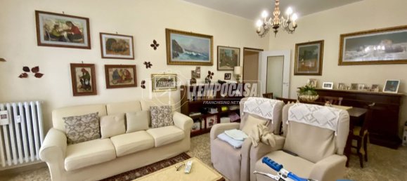 3 rooms Apartment in Massa, Italy No. 213066 2