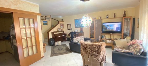 3 Schlafzimmer Wohnung in Carrara, Italy, Nr. 45476 2