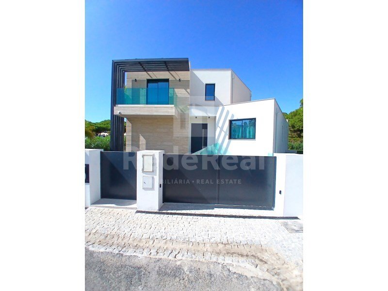 4 bedrooms Villa in Faro, Portugal No. 136638