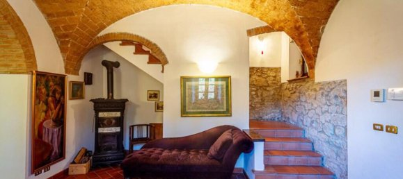 4 bedrooms House in Volterra, Italy No. 52746 11