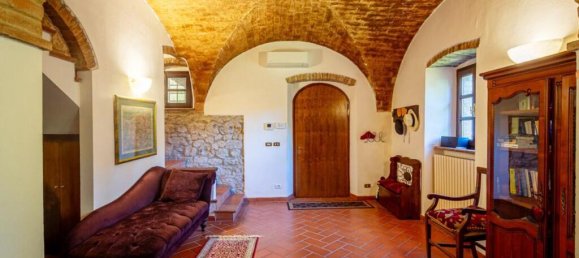 4 bedrooms House in Volterra, Italy No. 52746 10