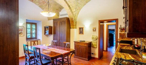 4 bedrooms House in Volterra, Italy No. 52746 17