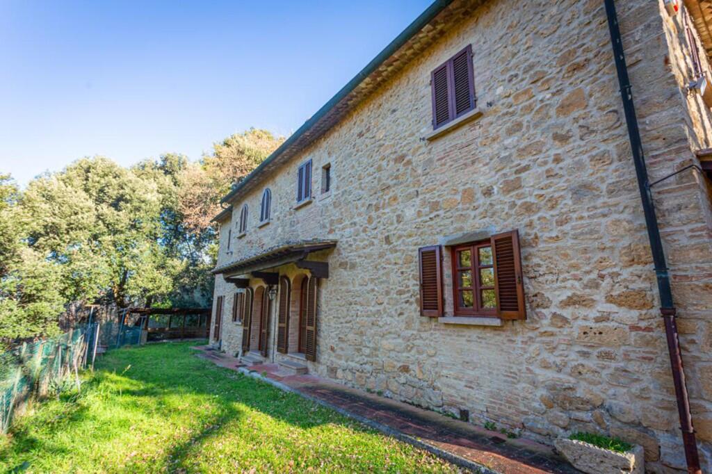 4 bedrooms House in Volterra, Italy No. 52746