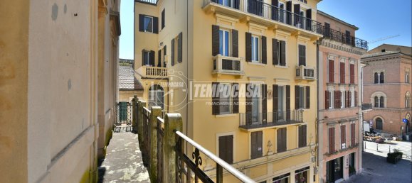 Apartamento de 6 dormitorios en Osimo, Italy No. 109191 9