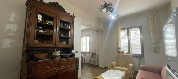 Apartamento de 5 habitaciónes en Prato, Italy No. 30235 2