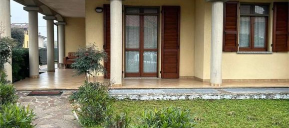 Villa de 4 divisões em Calcio, Italy N.º 91095 32