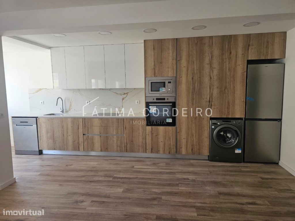 3 bedrooms Apartment in Almada, Portugal No. 259483