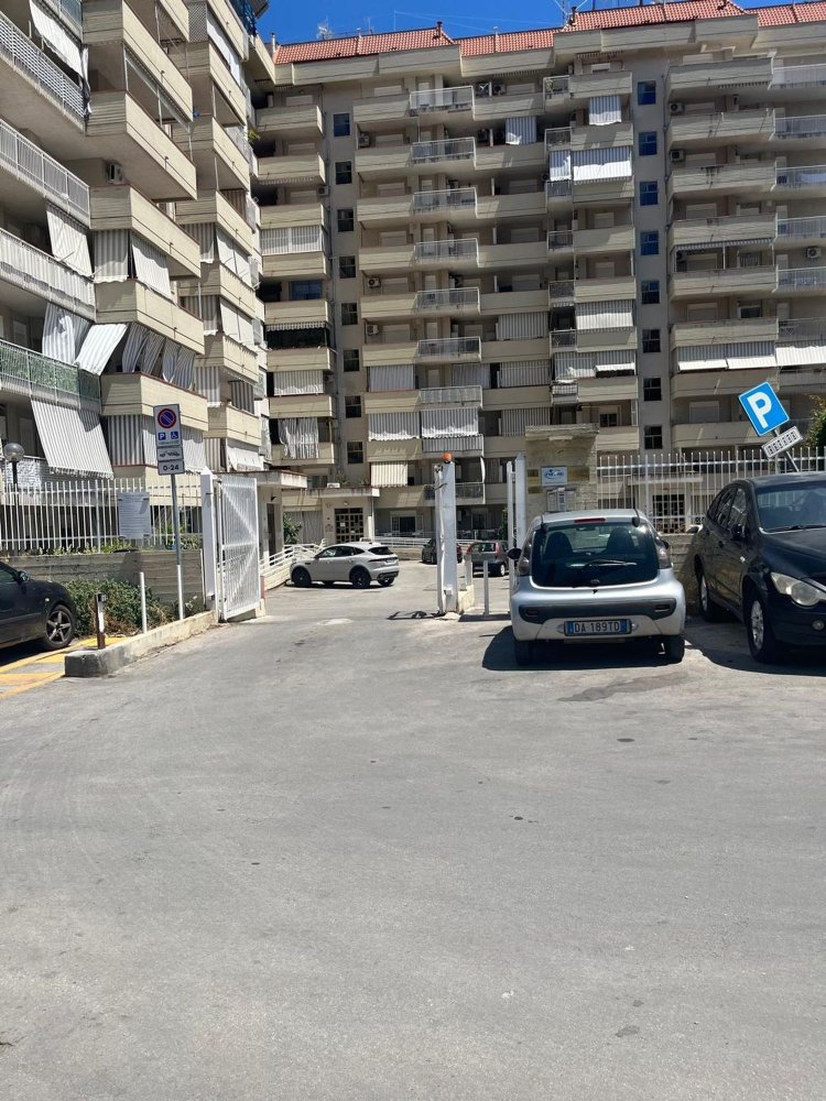 4 chambres Appartement à Palermo, Italy No. 347006